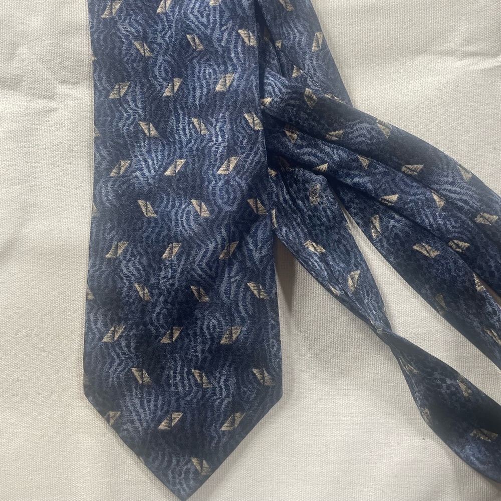 Bachrach Navy Tie with‎ Light Beige Geometric Motif